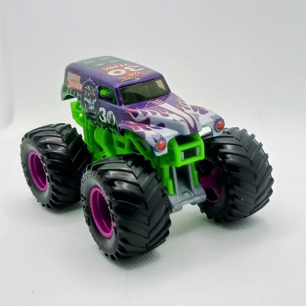 Monster Jam Grave Digger 30th Anniversary Purple Wheels 1/64 Diecast Skull